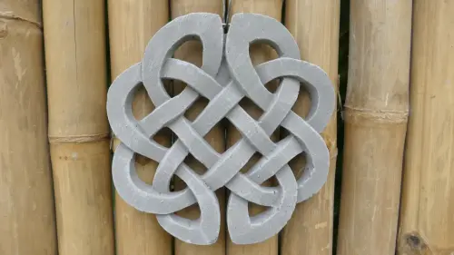 Product image of the product “Callum - Plaque - Celtic motif, Ø 20cm | cast stone ”